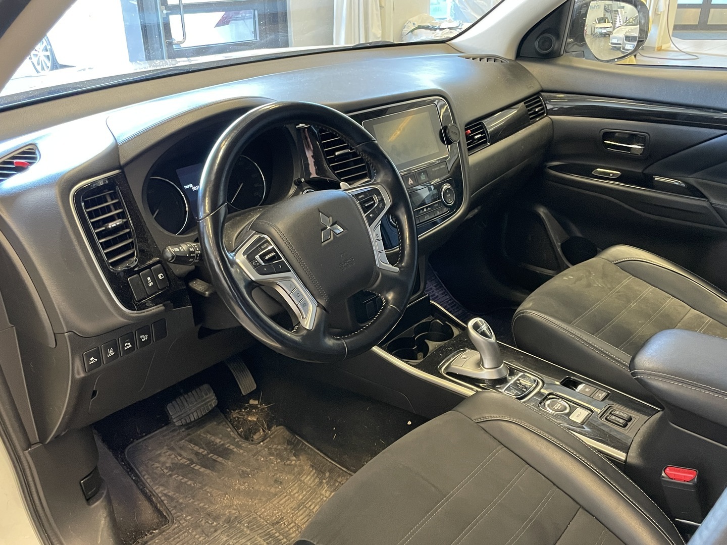 MITSUBISHI Outlander PHEV 2018