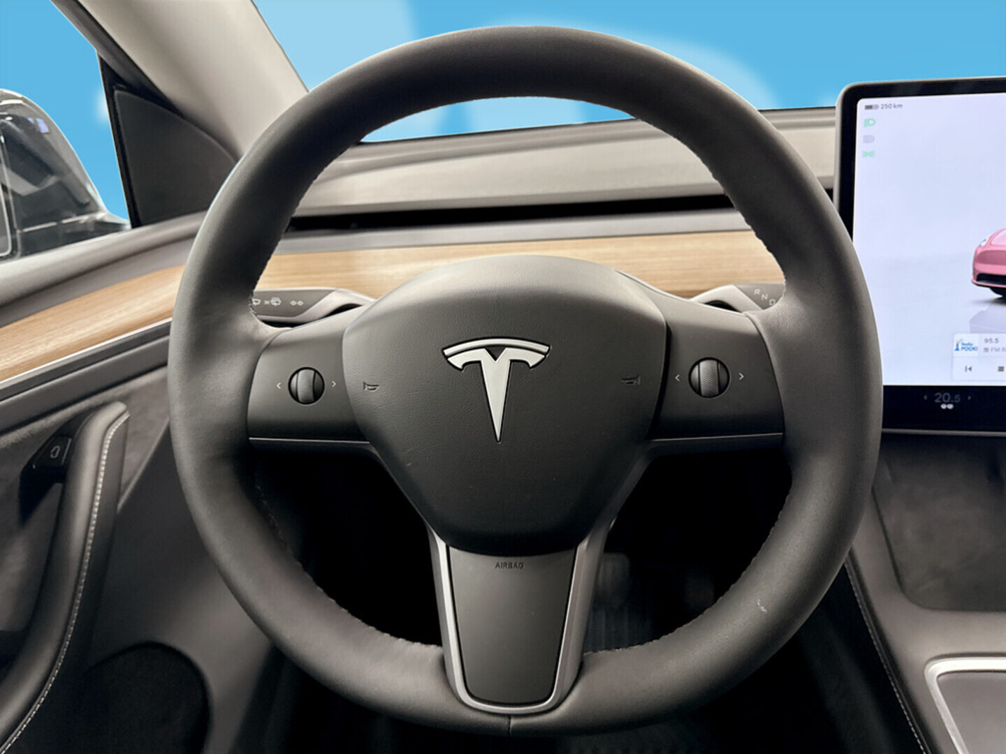TESLA Model Y 2024