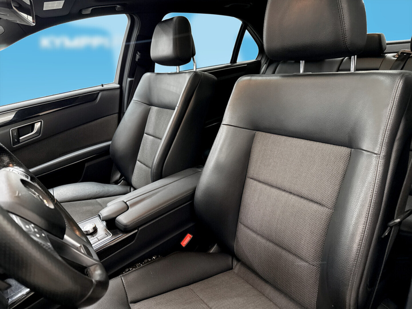 MERCEDES-BENZ E 2012