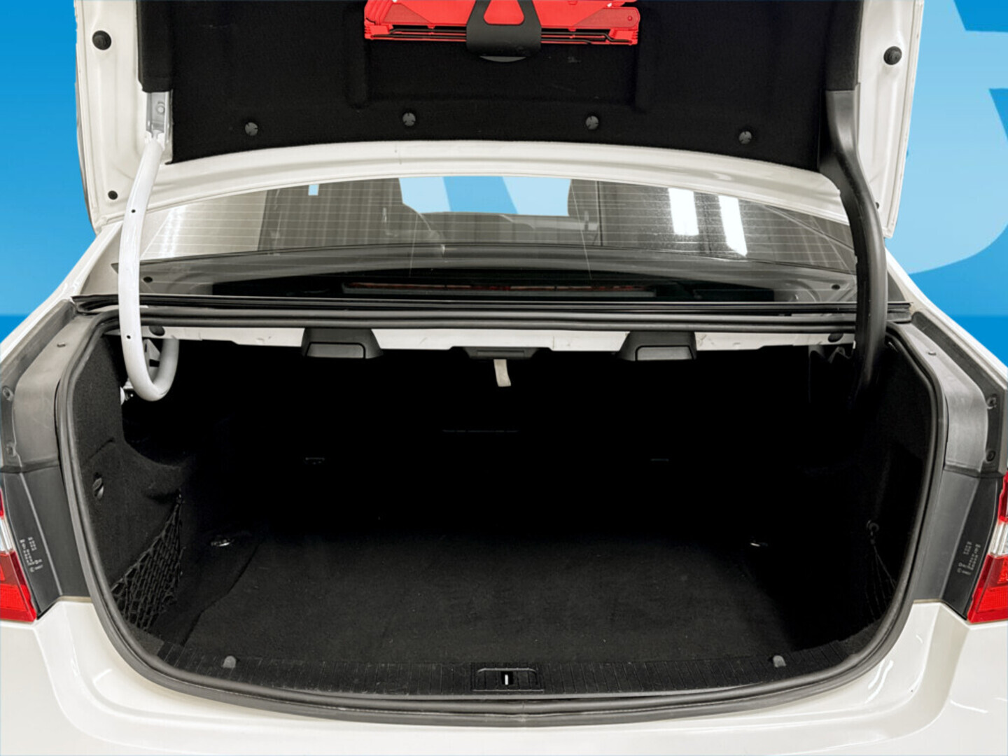 MERCEDES-BENZ E 2012