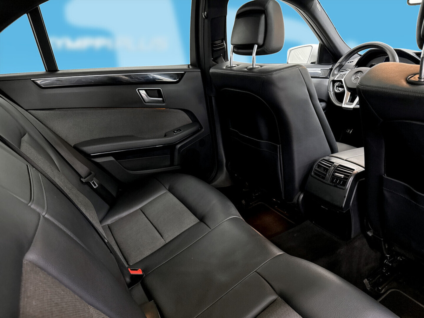 MERCEDES-BENZ E 2012