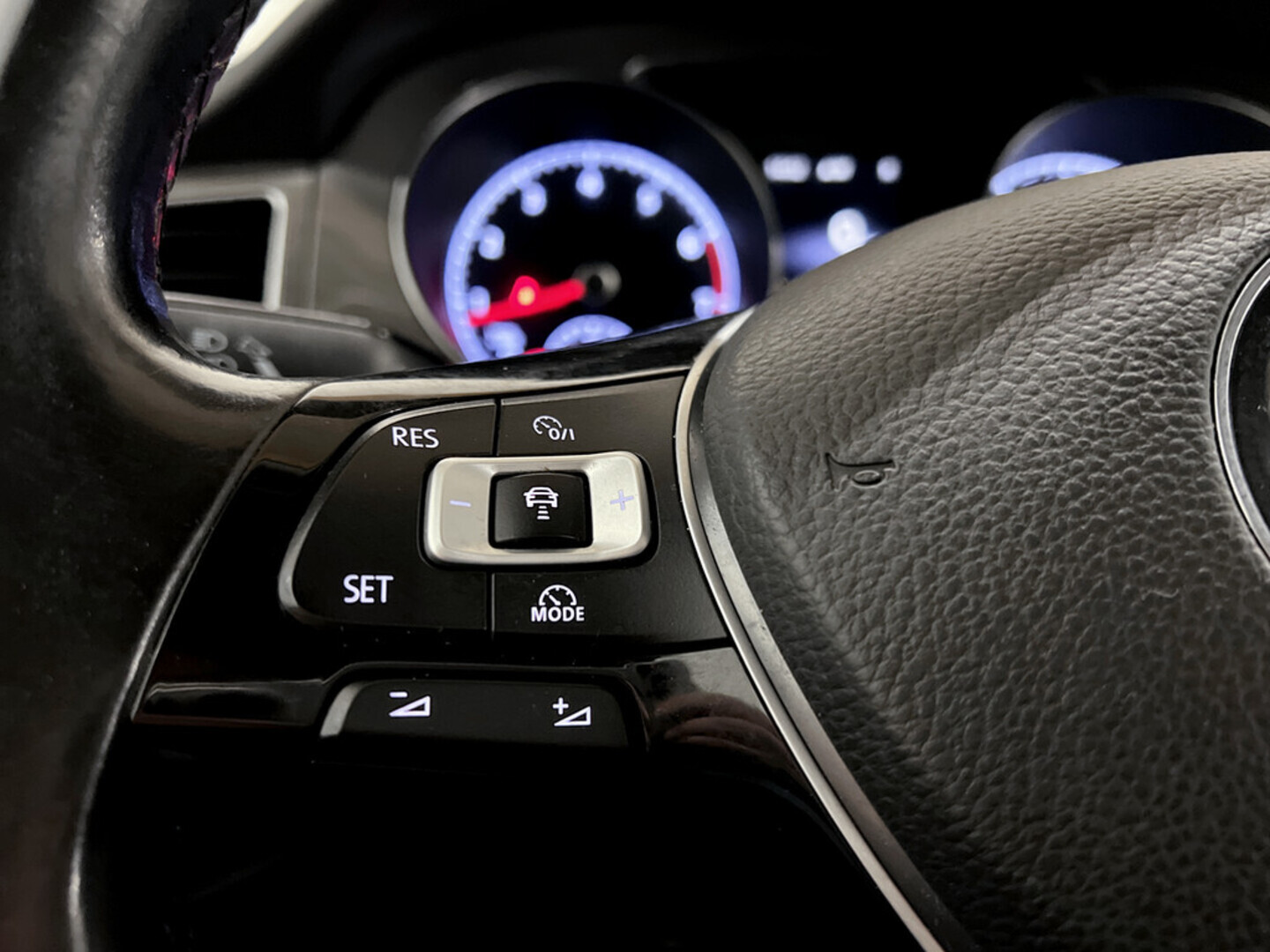 VOLKSWAGEN Golf Sportsvan 2016