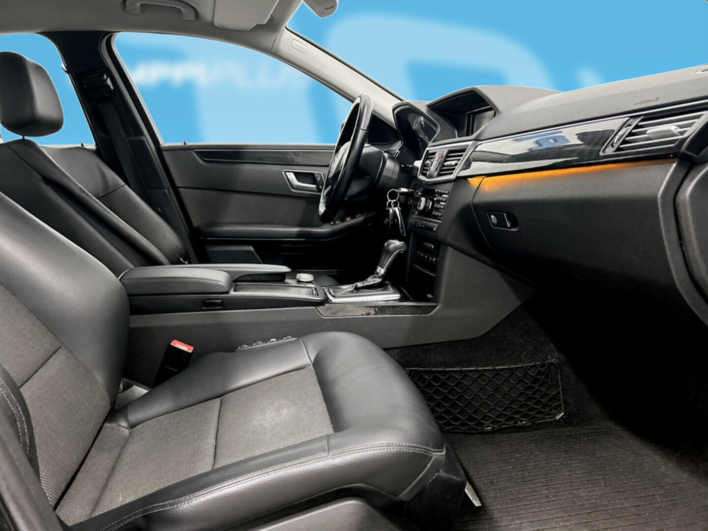 MERCEDES-BENZ E 2011