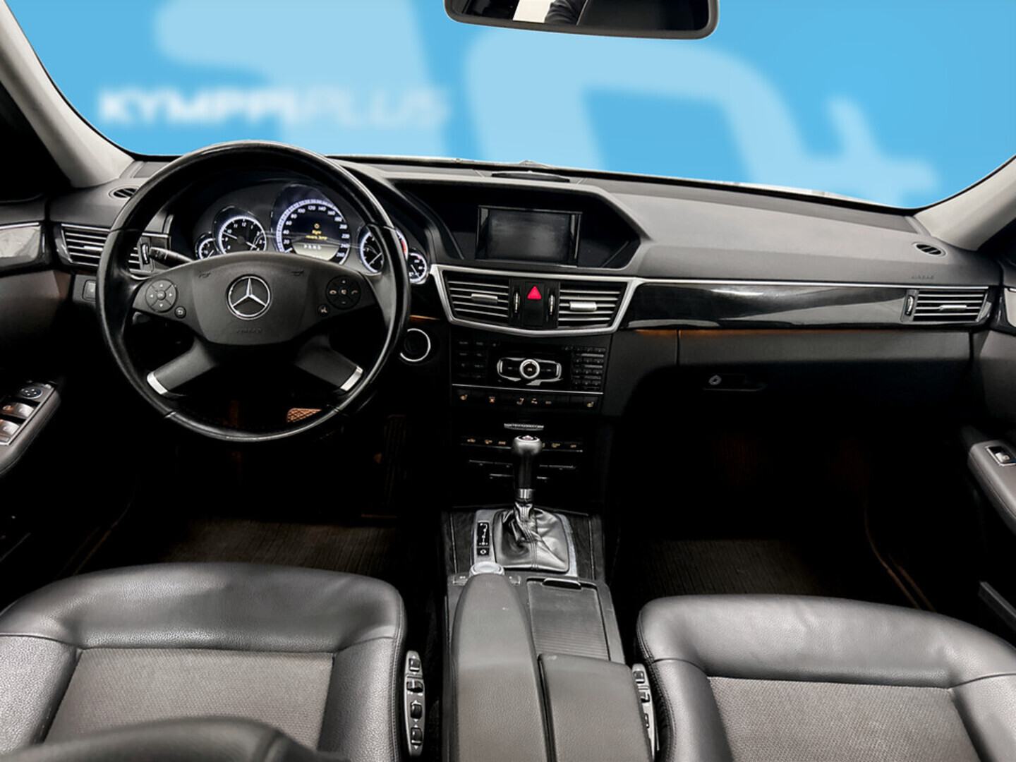 MERCEDES-BENZ E 2011