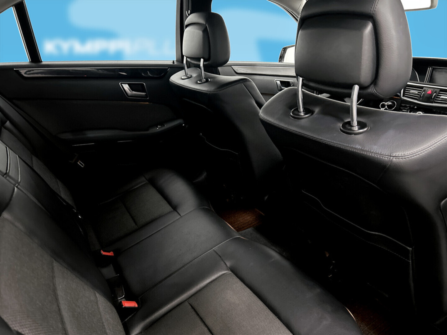 MERCEDES-BENZ E 2011