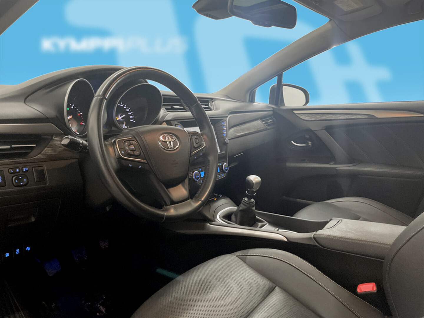 TOYOTA Avensis 2015