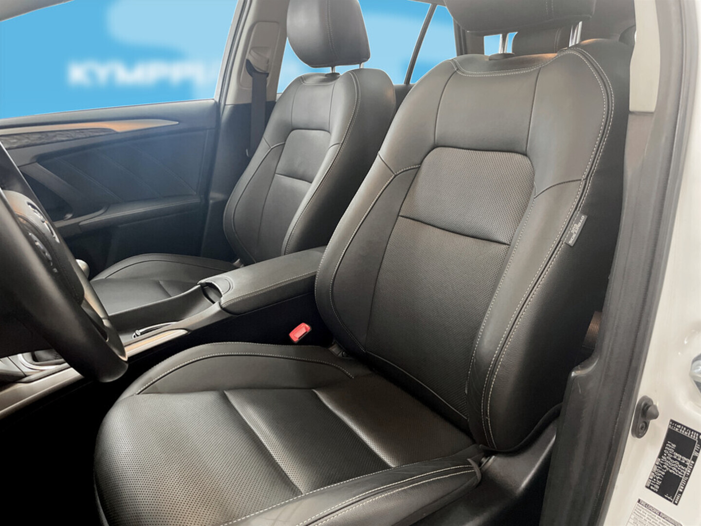 TOYOTA Avensis 2015