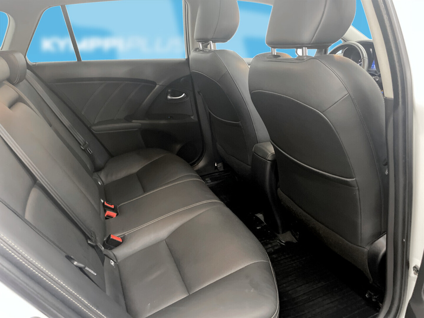 TOYOTA Avensis 2015