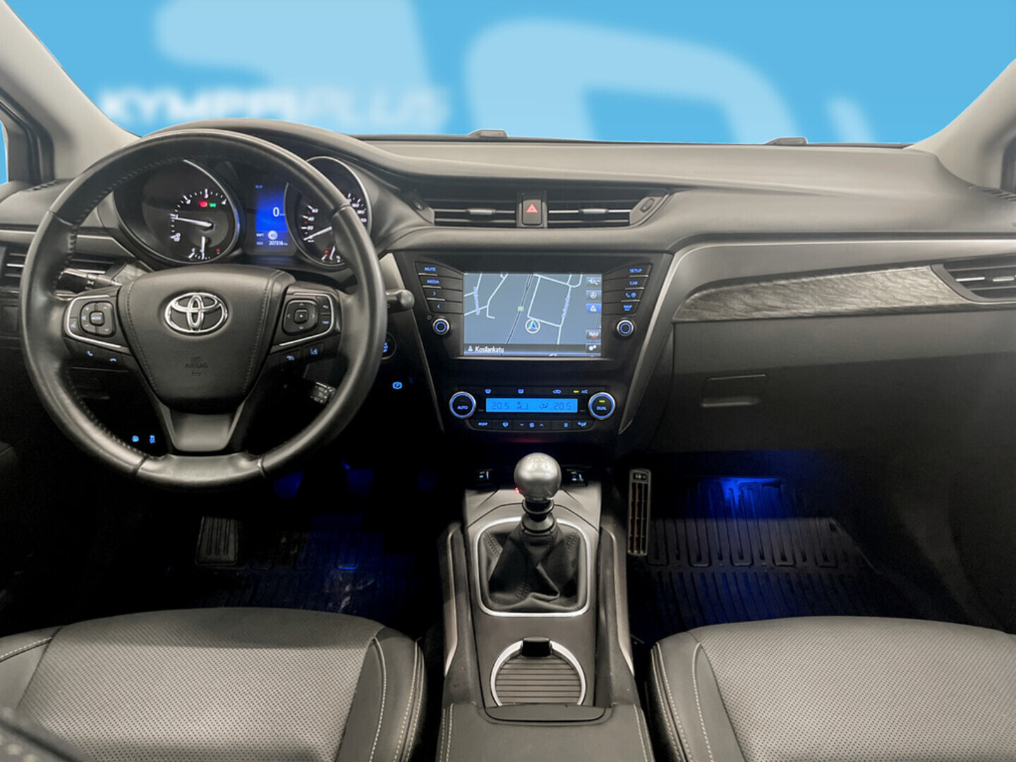 TOYOTA Avensis 2015