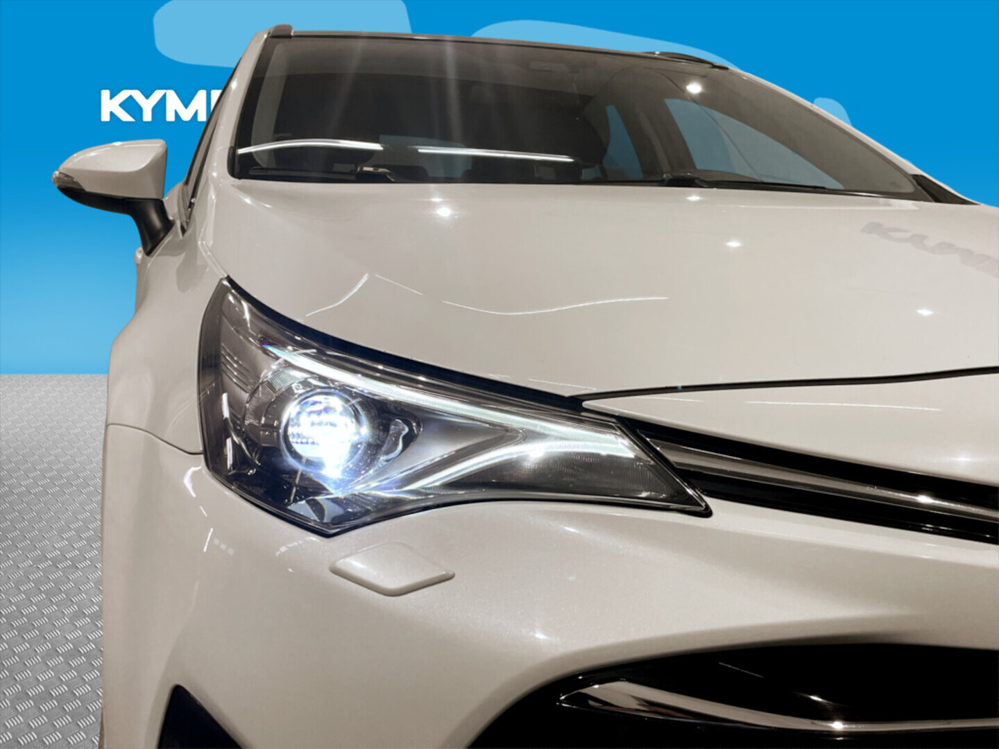 TOYOTA Avensis 2015