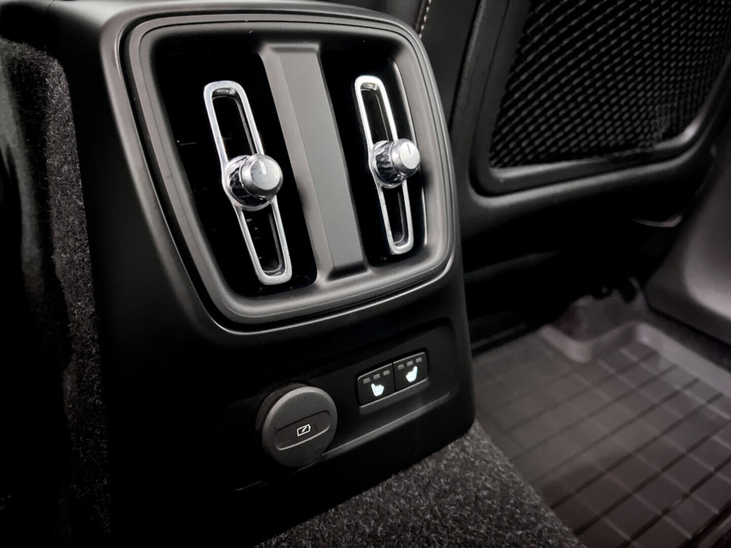 VOLVO XC40 2020