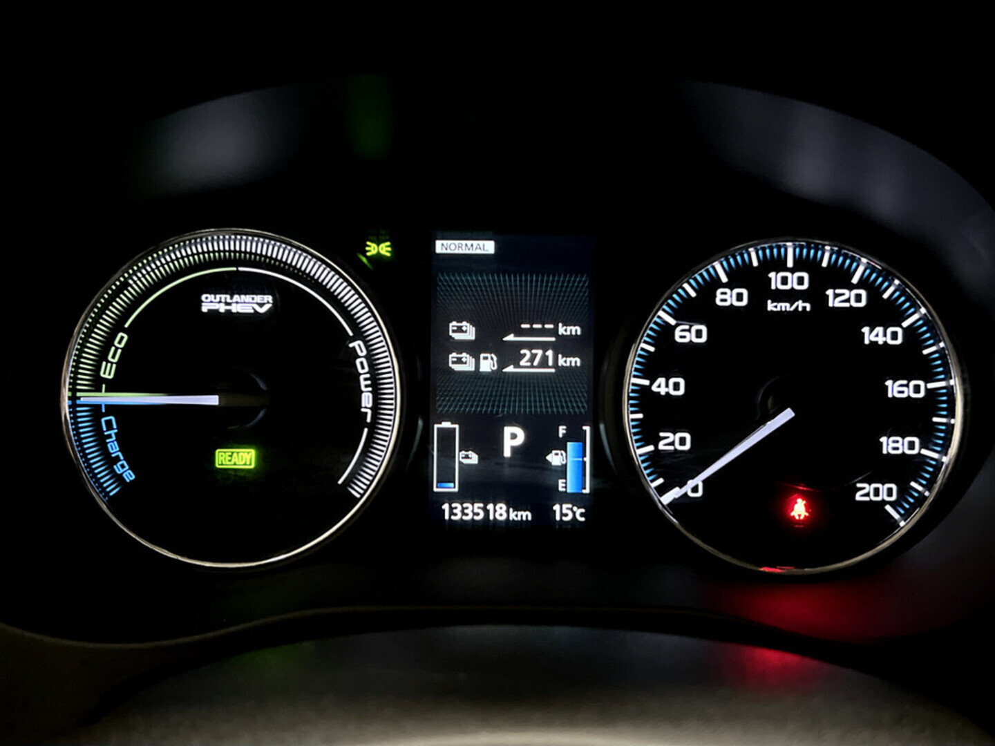 MITSUBISHI Outlander PHEV 2015