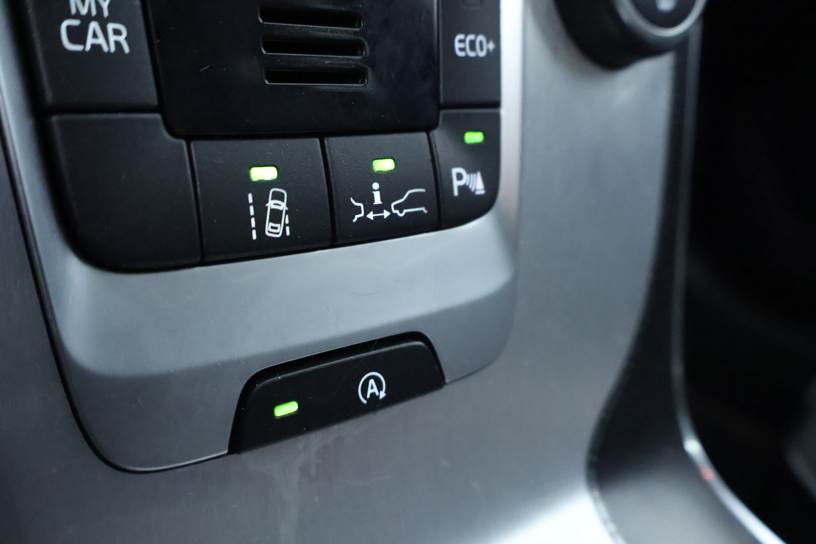 VOLVO V40 Cross Country 2015