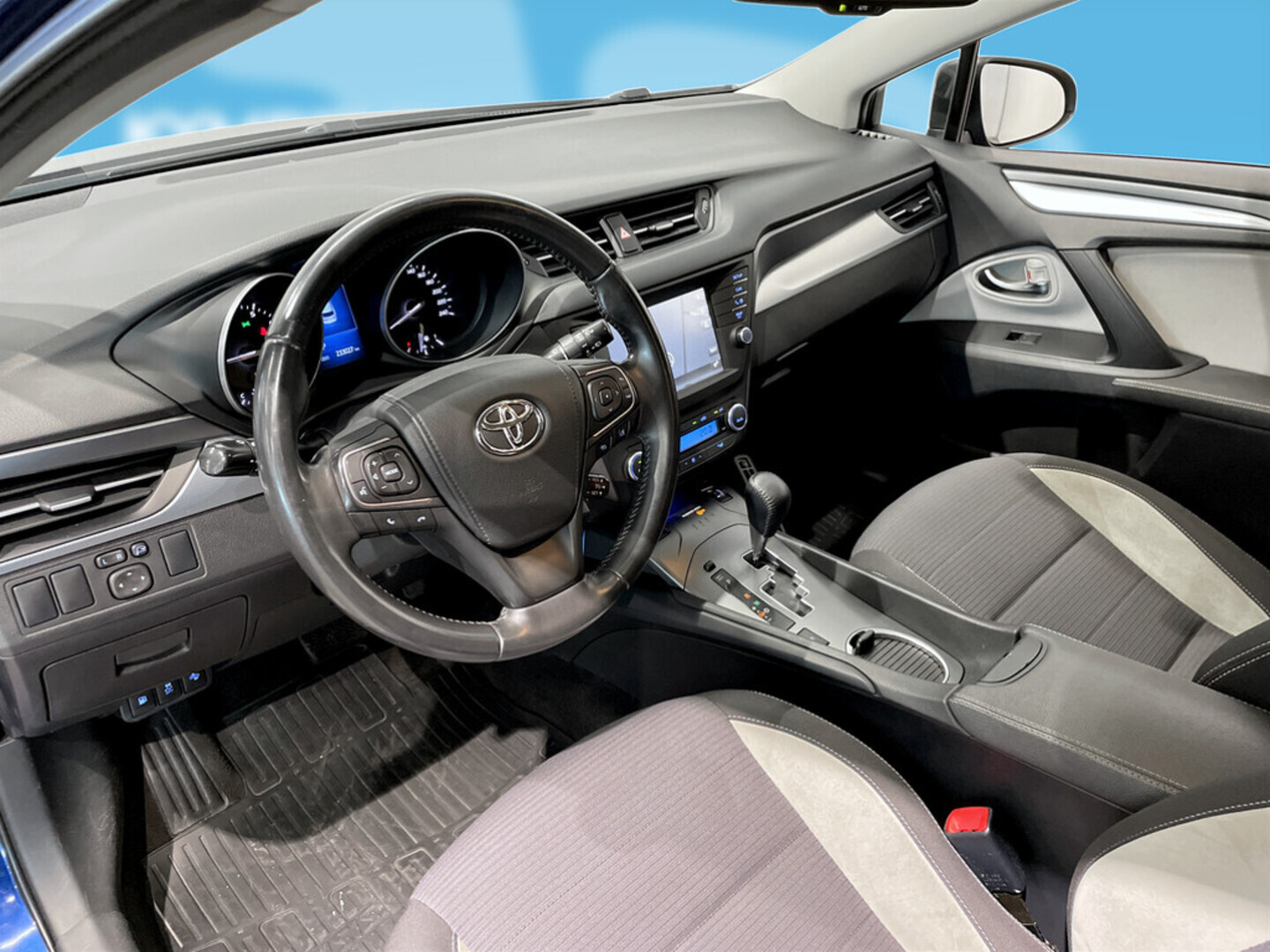 TOYOTA Avensis 2015