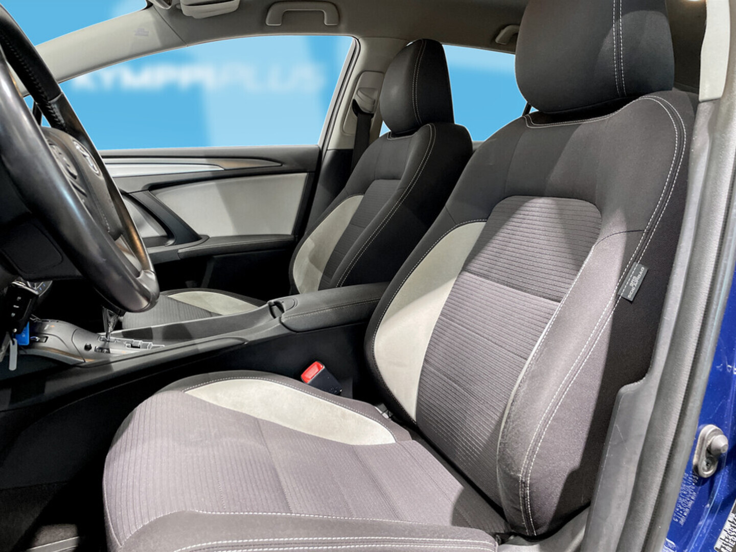 TOYOTA Avensis 2015