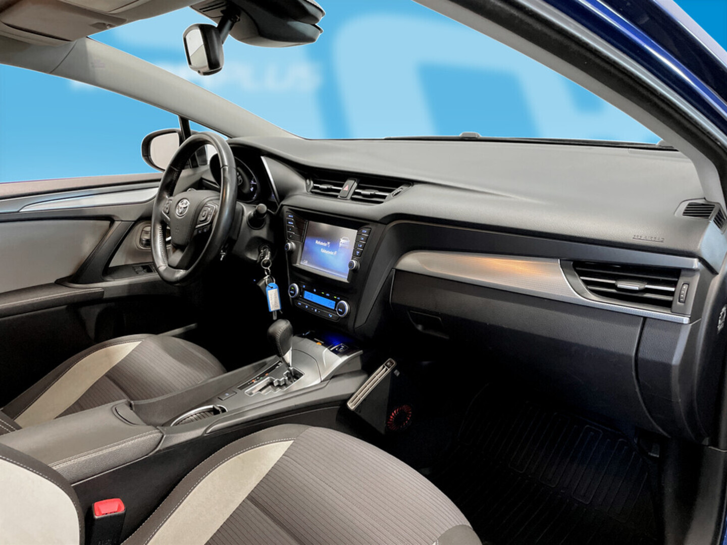 TOYOTA Avensis 2015