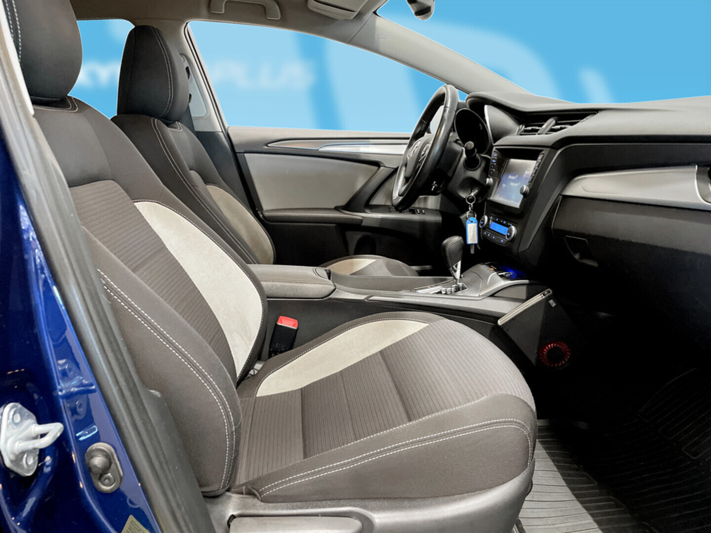 TOYOTA Avensis 2015