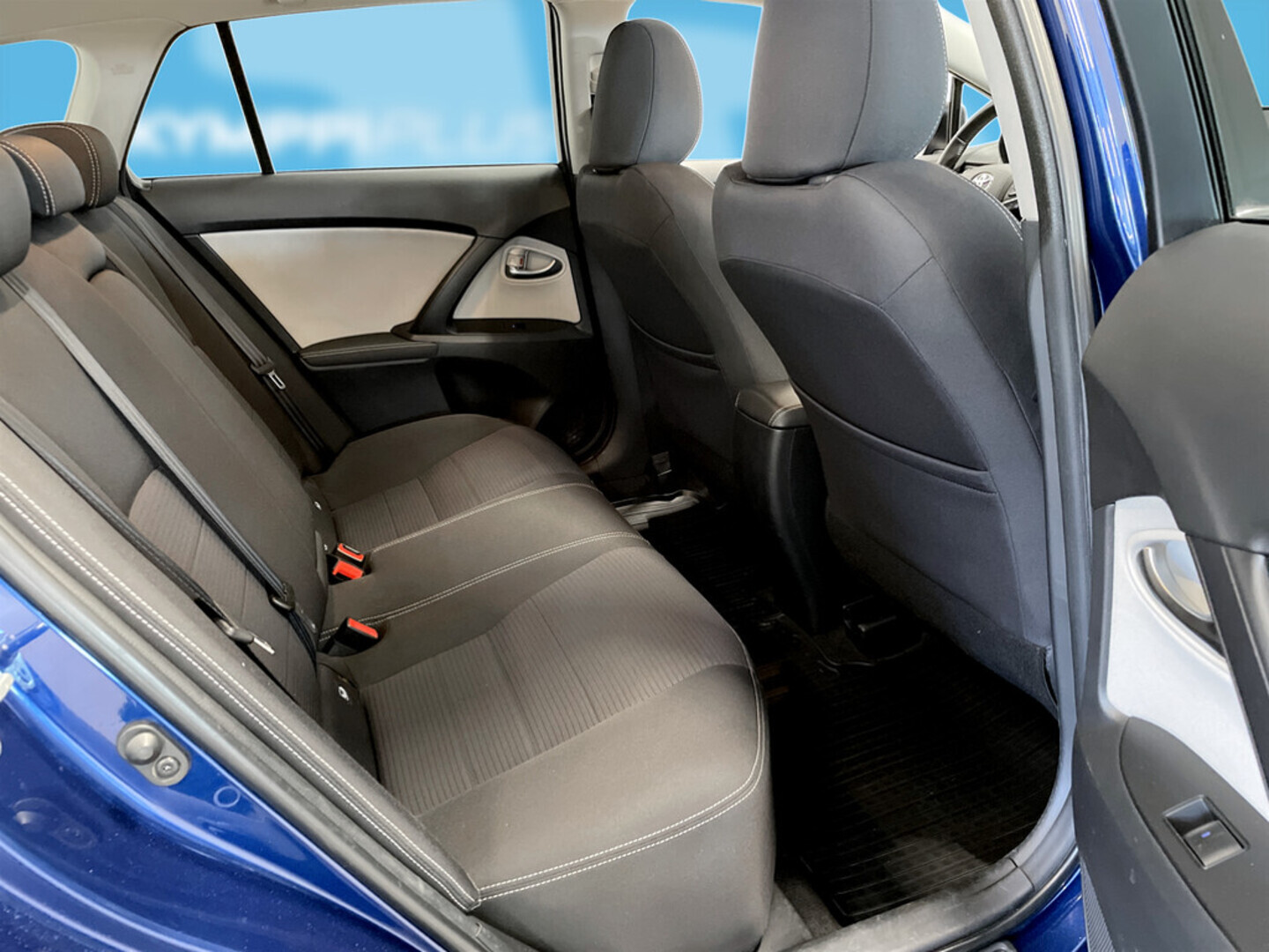 TOYOTA Avensis 2015