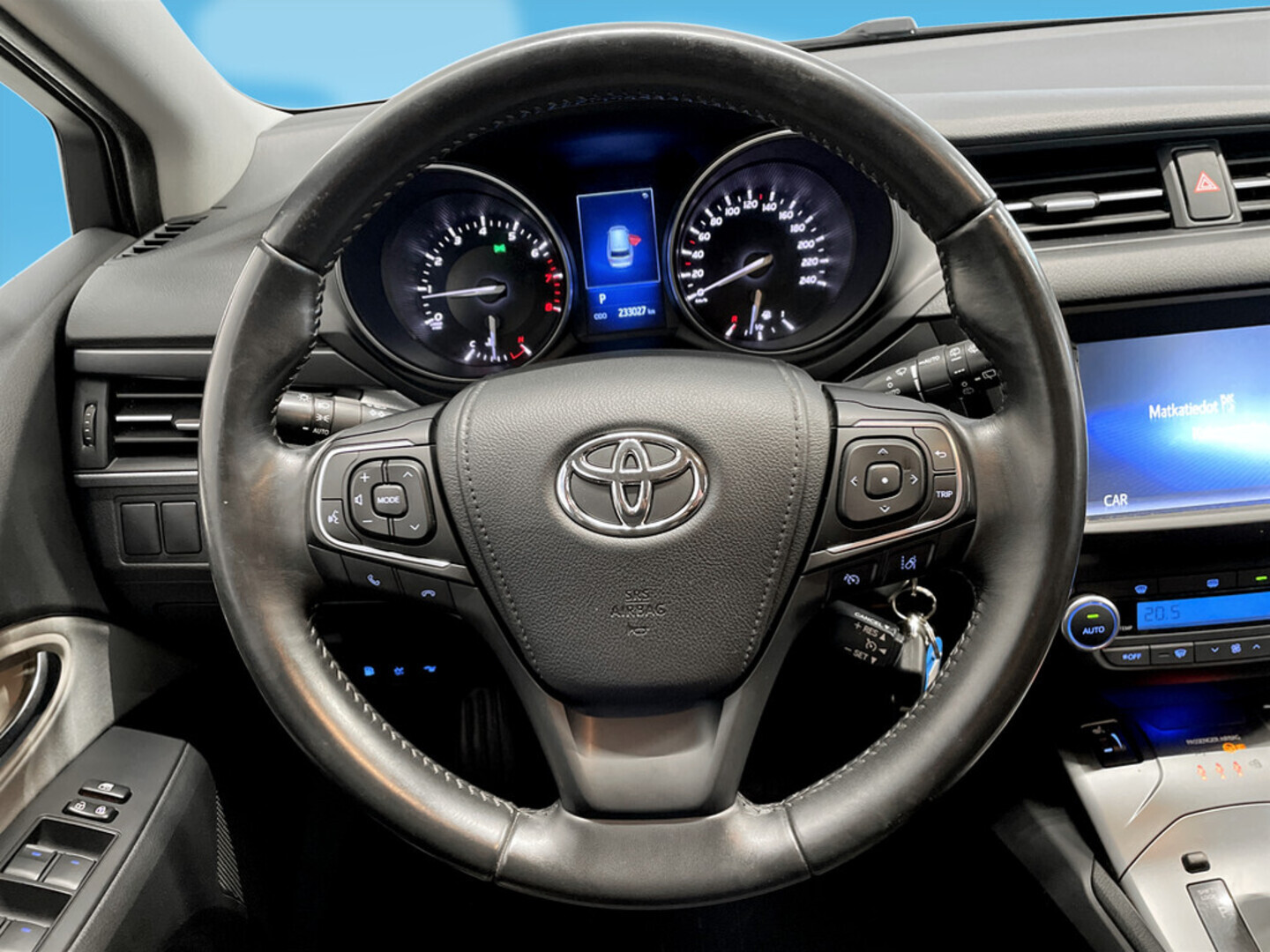 TOYOTA Avensis 2015