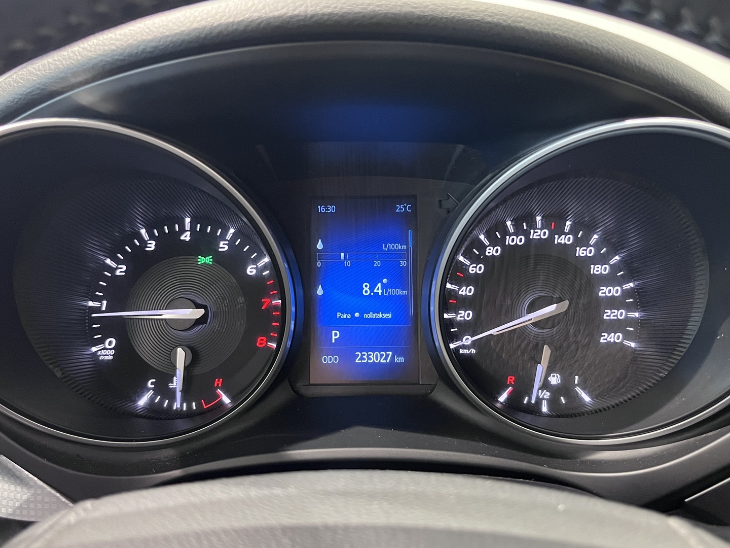 TOYOTA Avensis 2015