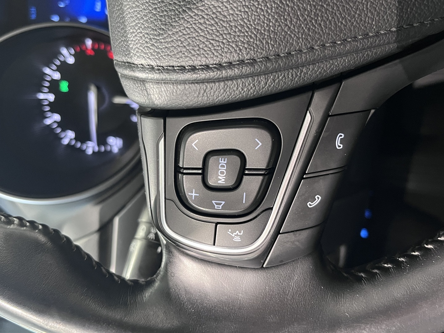 TOYOTA Avensis 2015