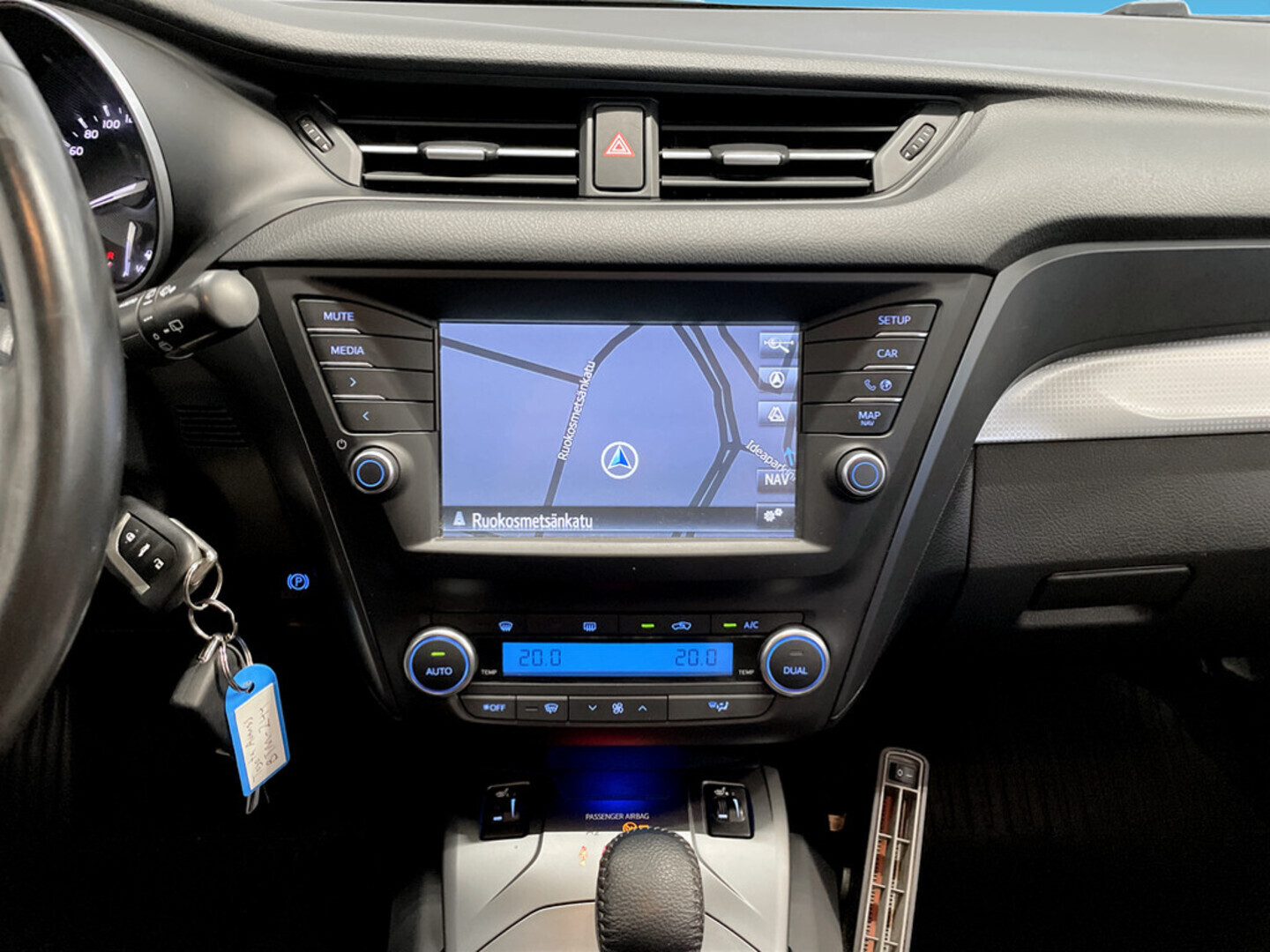 TOYOTA Avensis 2015