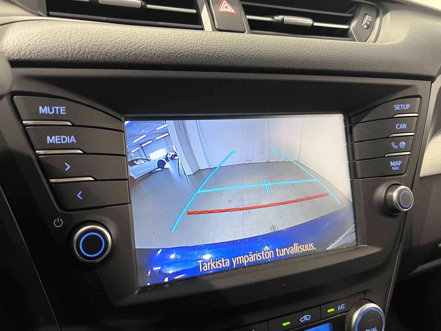 TOYOTA Avensis 2015