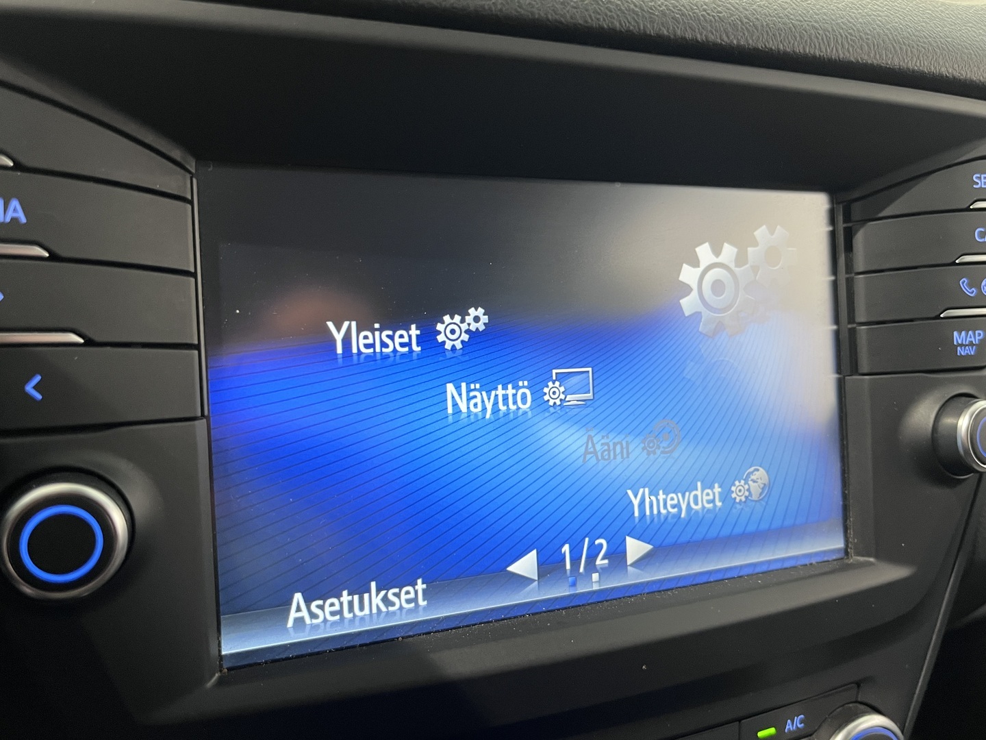 TOYOTA Avensis 2015