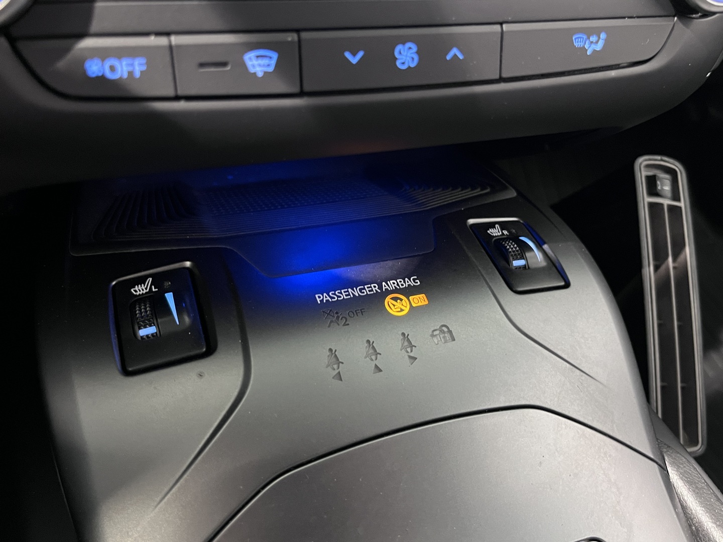 TOYOTA Avensis 2015