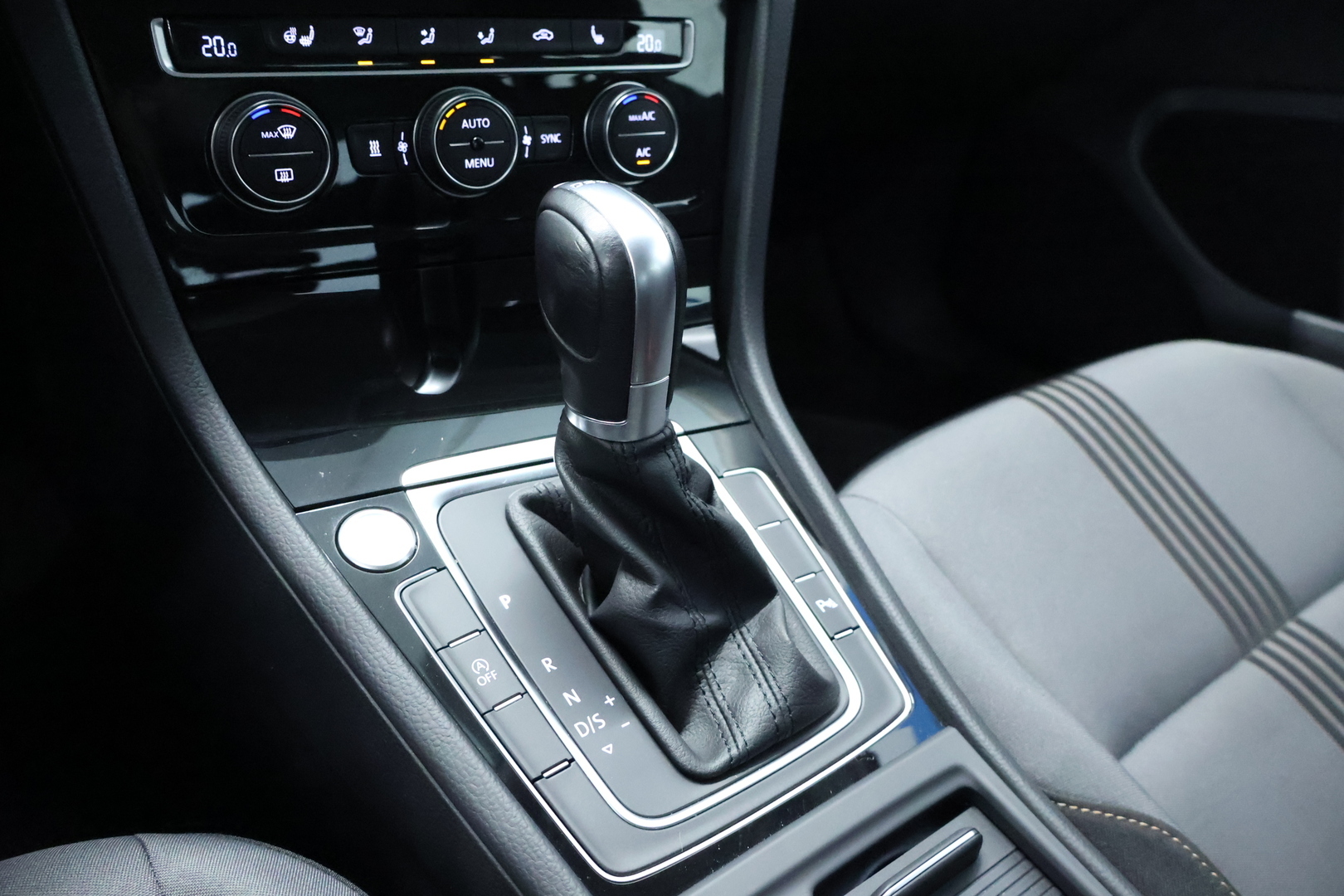 VOLKSWAGEN Golf 2017