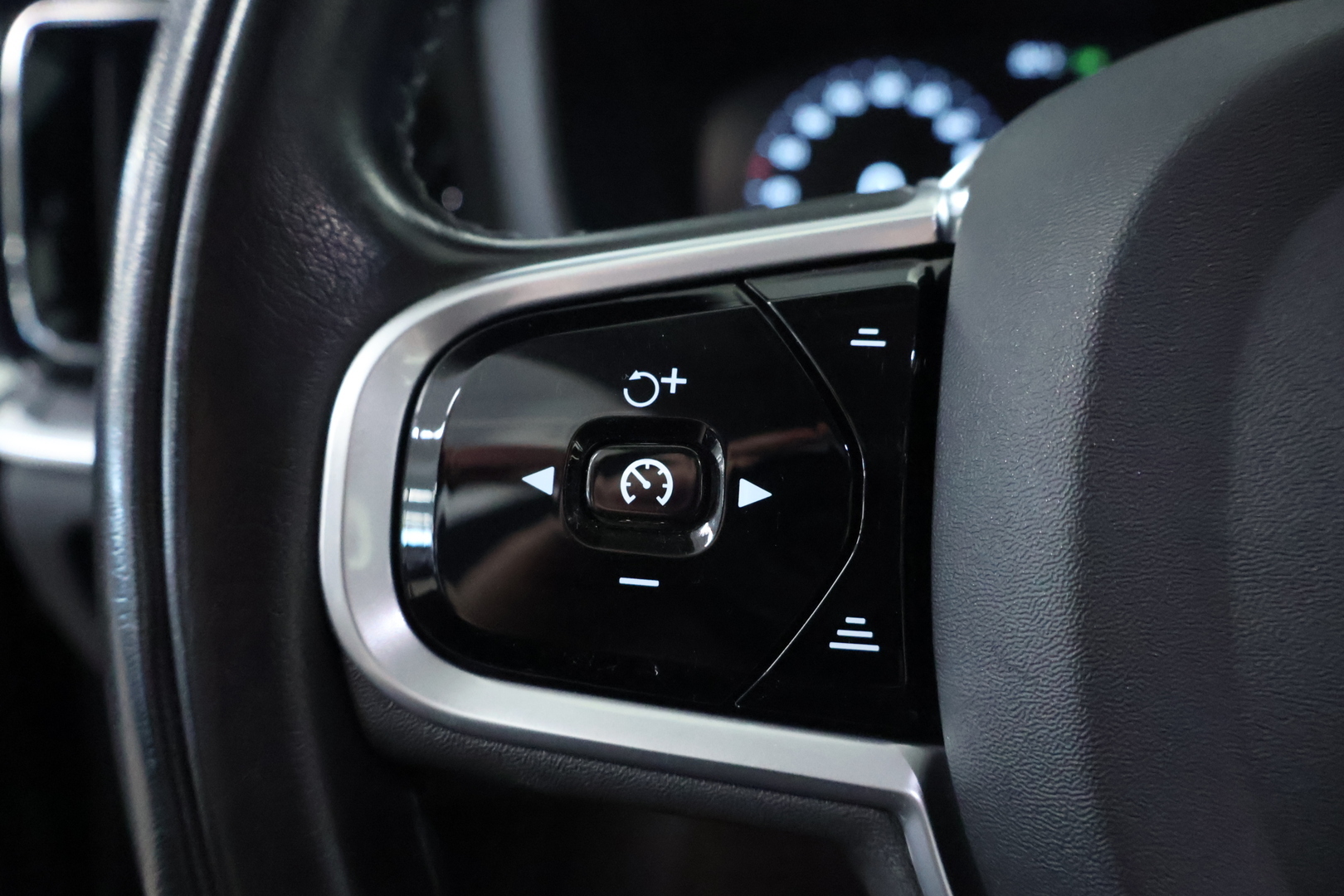 VOLVO V60 2020