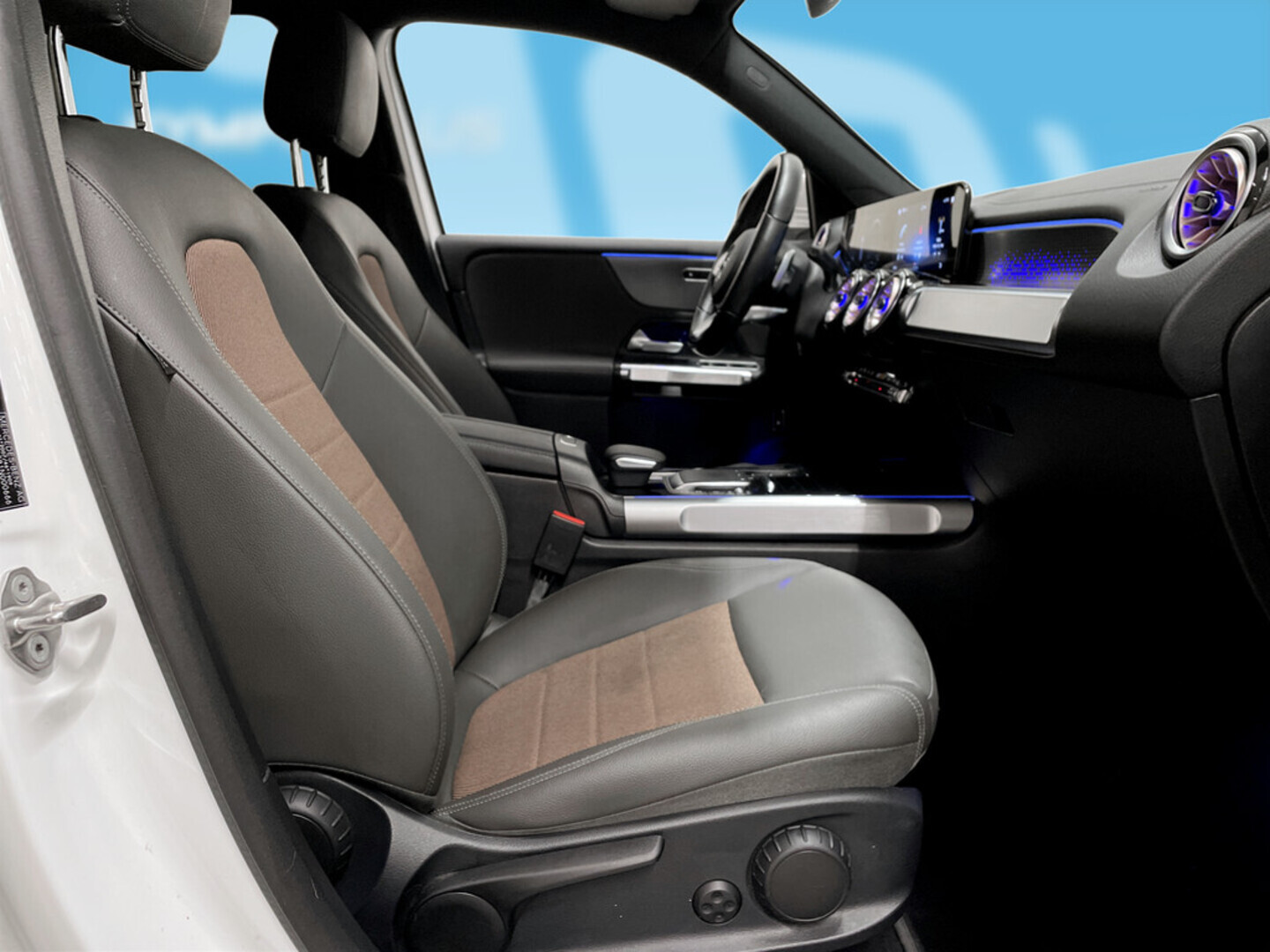 MERCEDES-BENZ EQB 2022