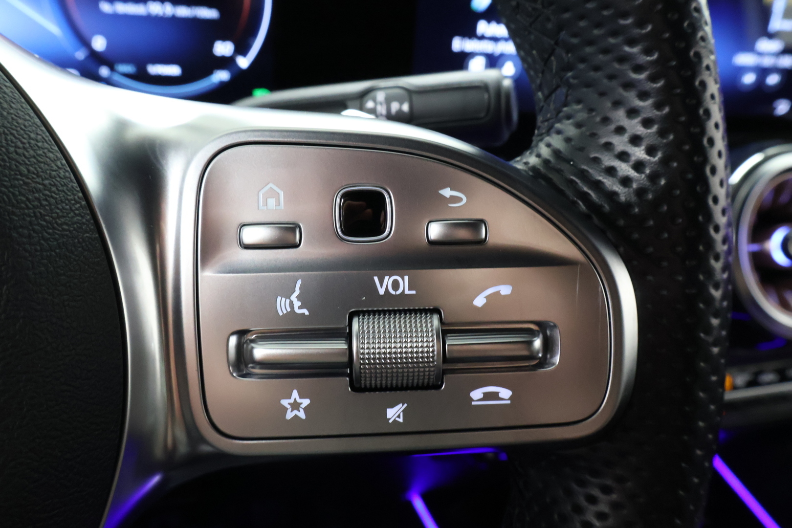 MERCEDES-BENZ EQB 2022