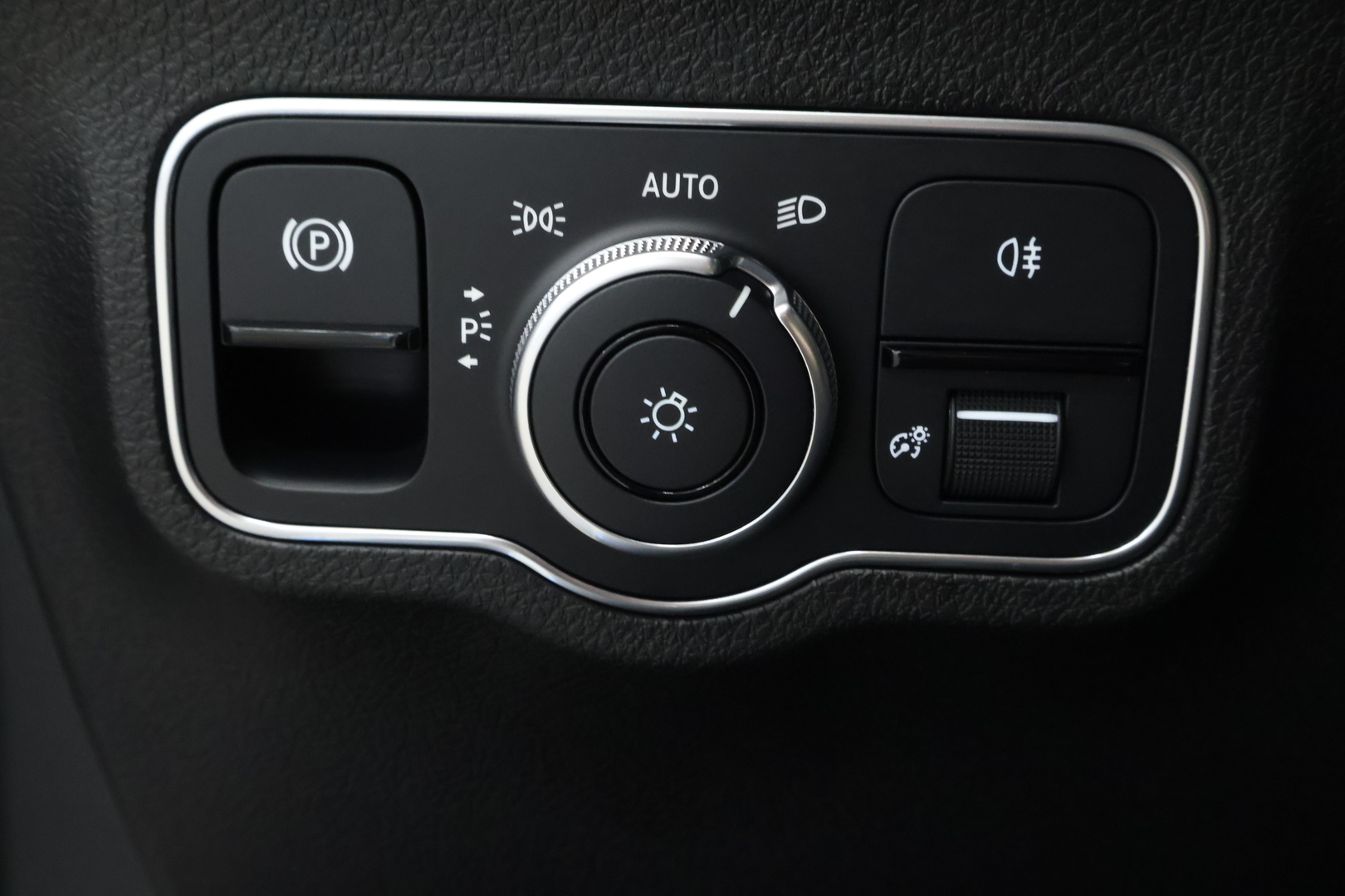 MERCEDES-BENZ EQB 2022