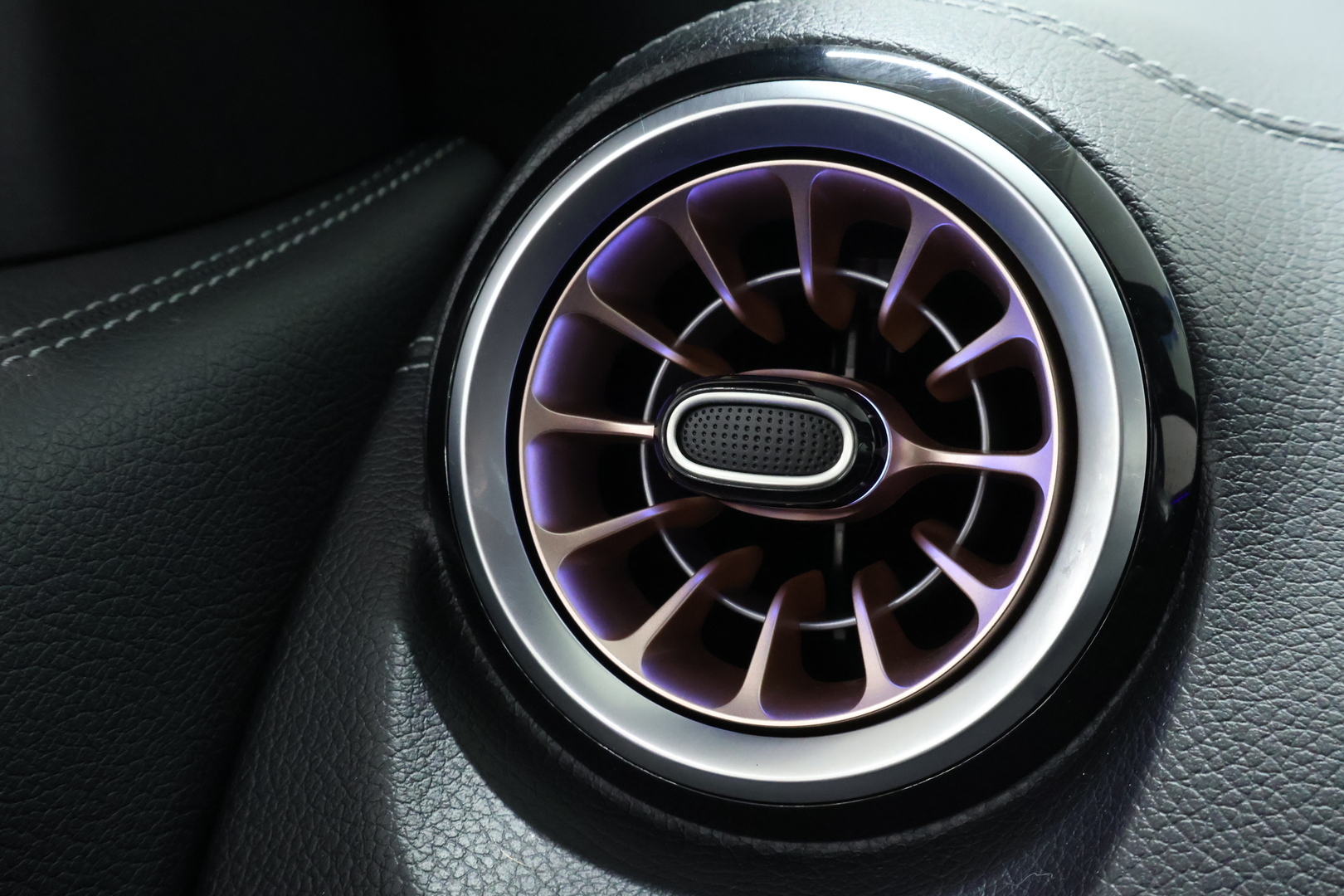 MERCEDES-BENZ EQB 2022