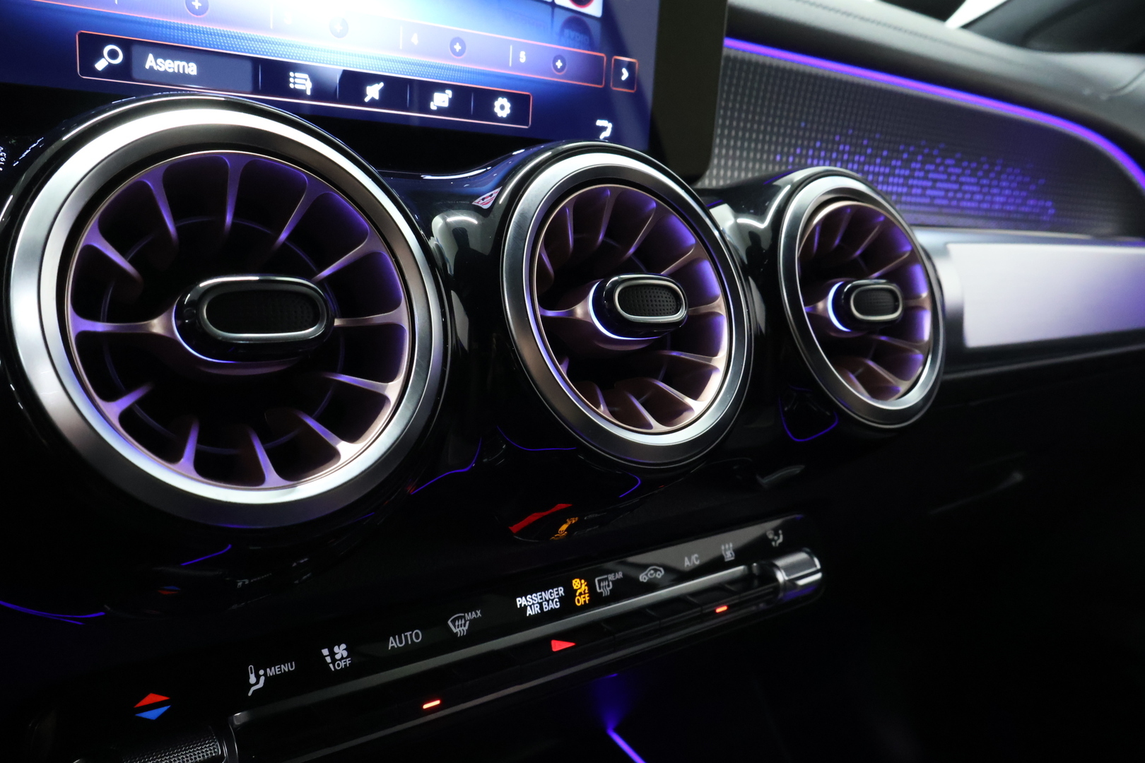 MERCEDES-BENZ EQB 2022