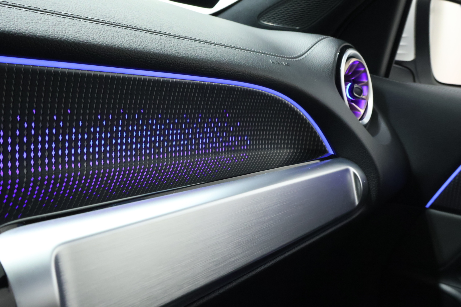 MERCEDES-BENZ EQB 2022