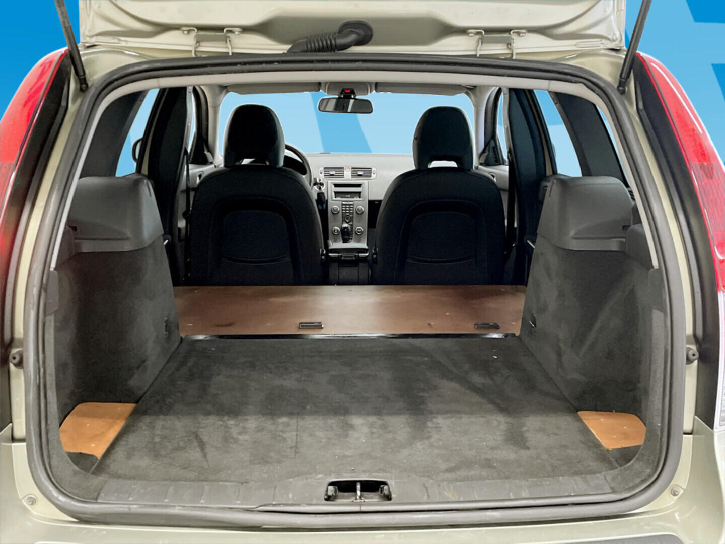 VOLVO V50 2010