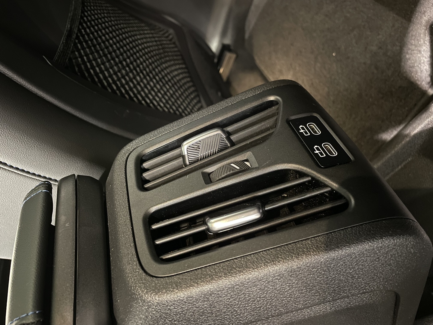 BMW iX1 2024