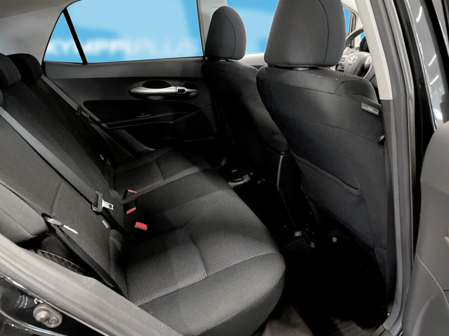 TOYOTA Auris 2011