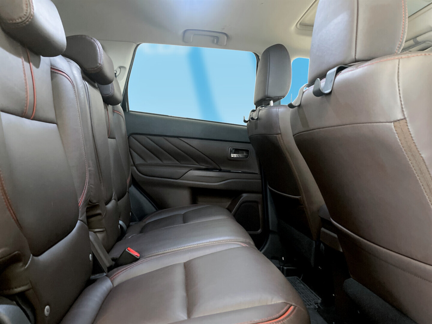 MITSUBISHI Outlander PHEV 2016