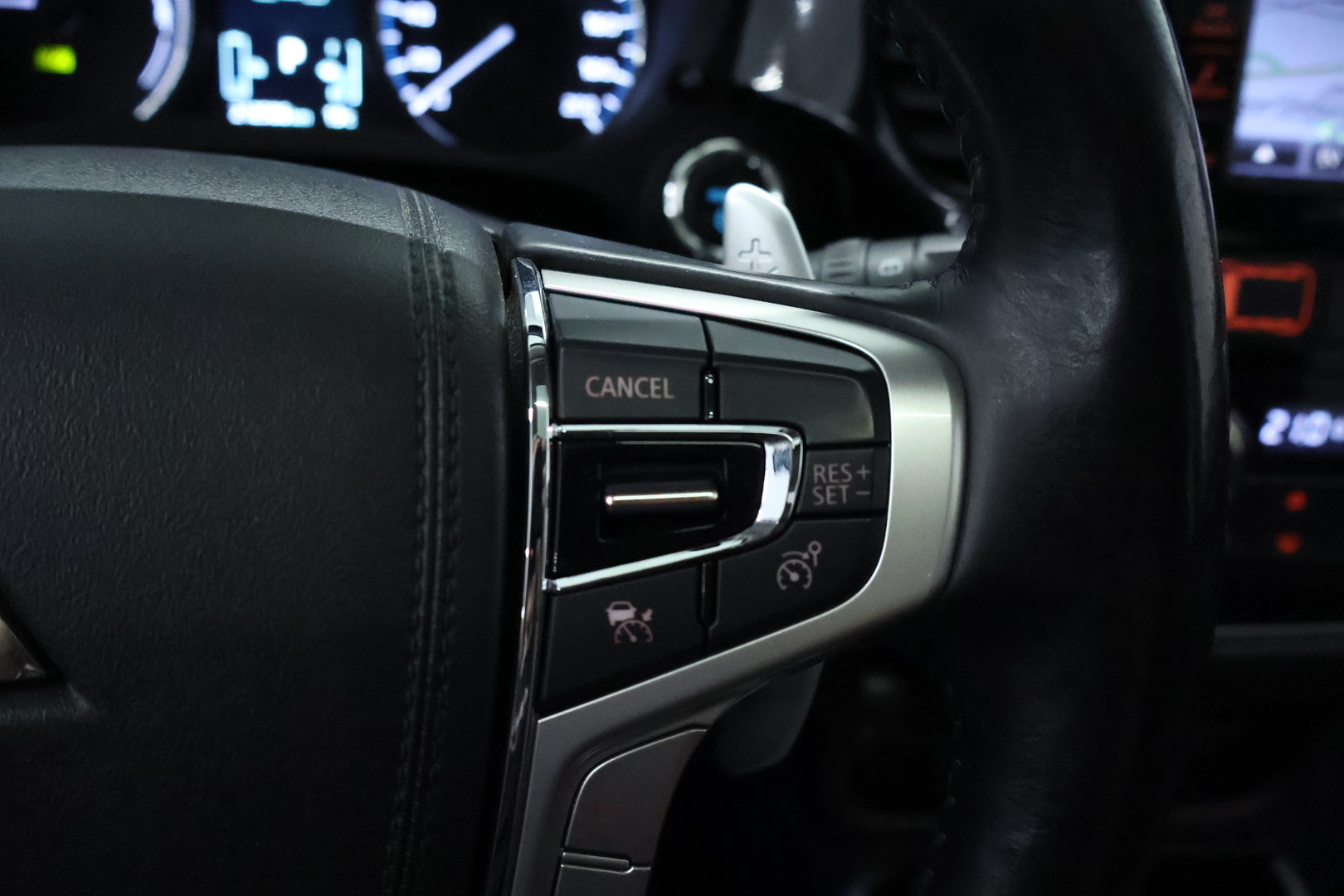 MITSUBISHI Outlander PHEV 2016