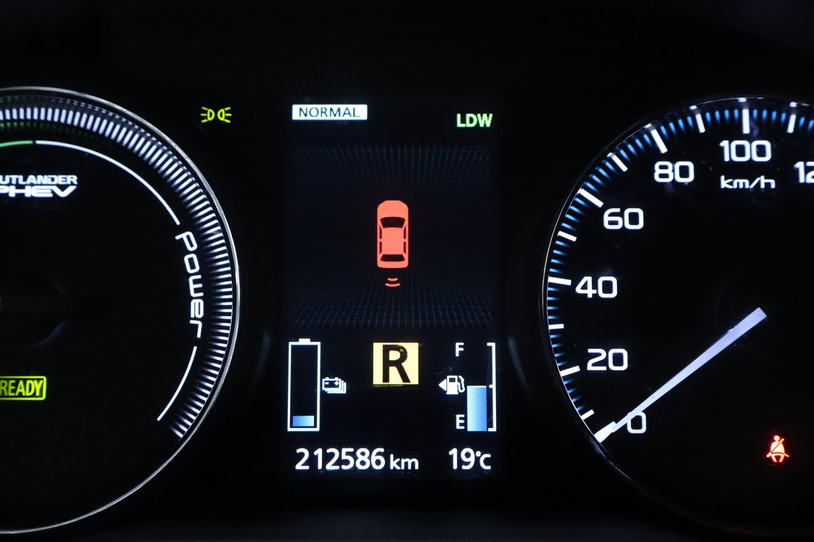 MITSUBISHI Outlander PHEV 2016