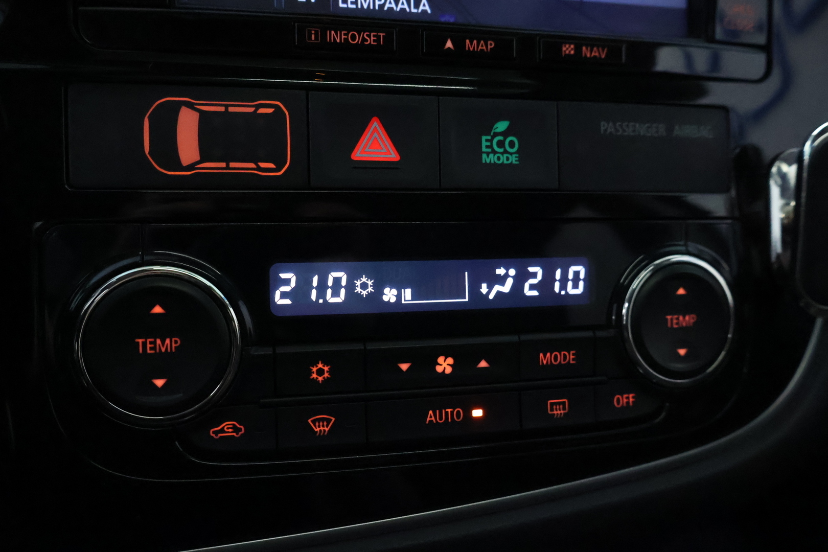 MITSUBISHI Outlander PHEV 2016