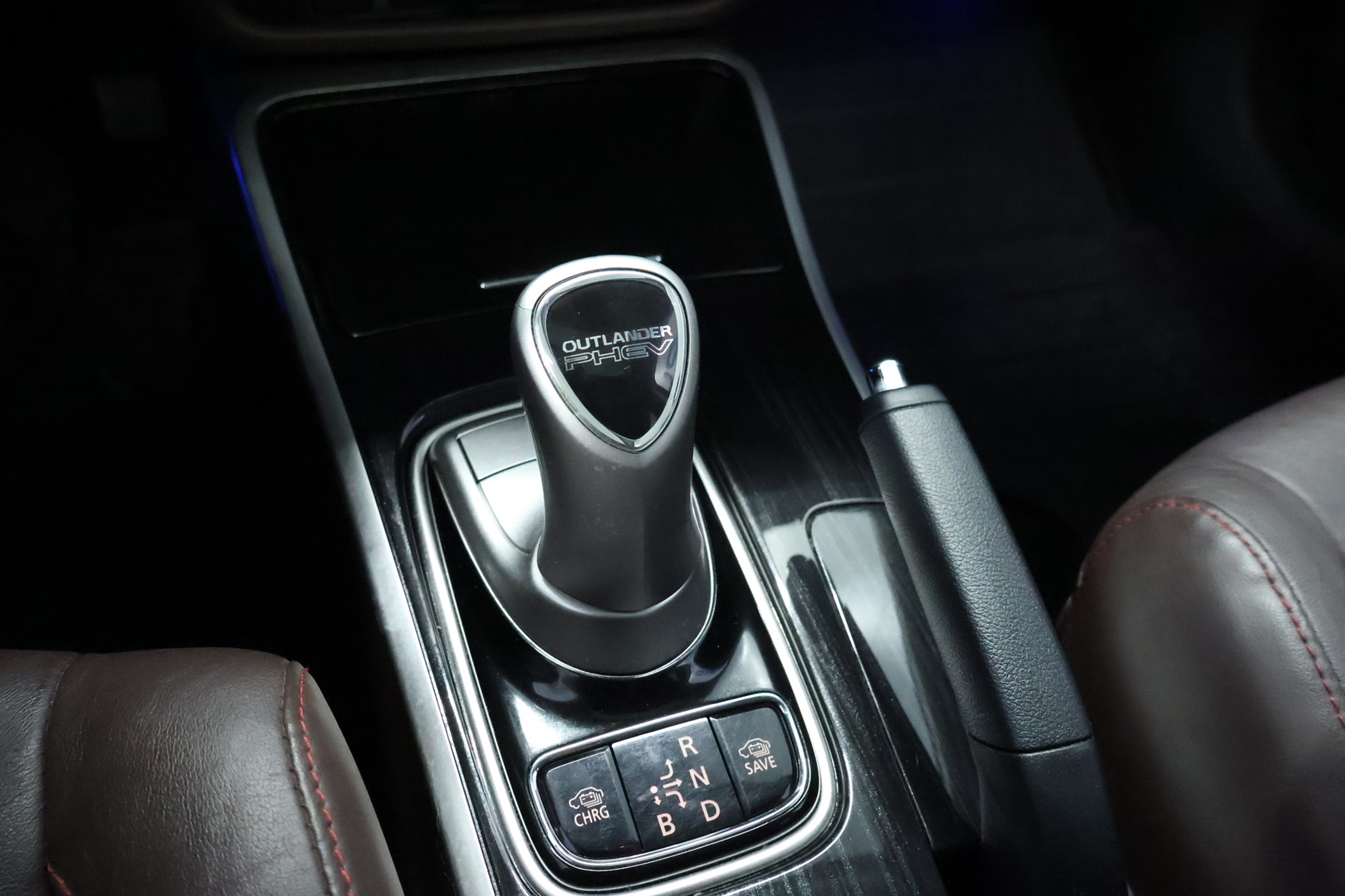 MITSUBISHI Outlander PHEV 2016