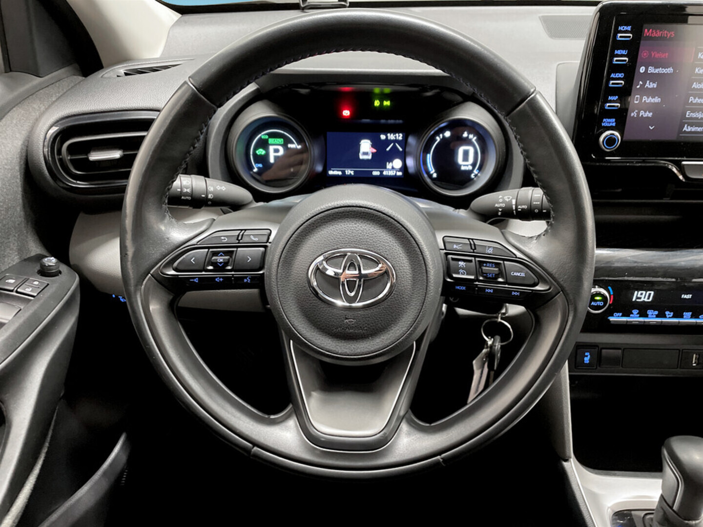 TOYOTA Yaris Cross 2021