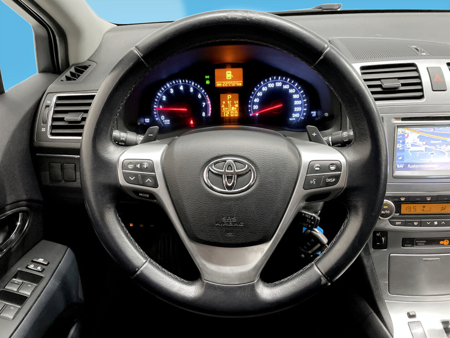 TOYOTA Avensis 2013