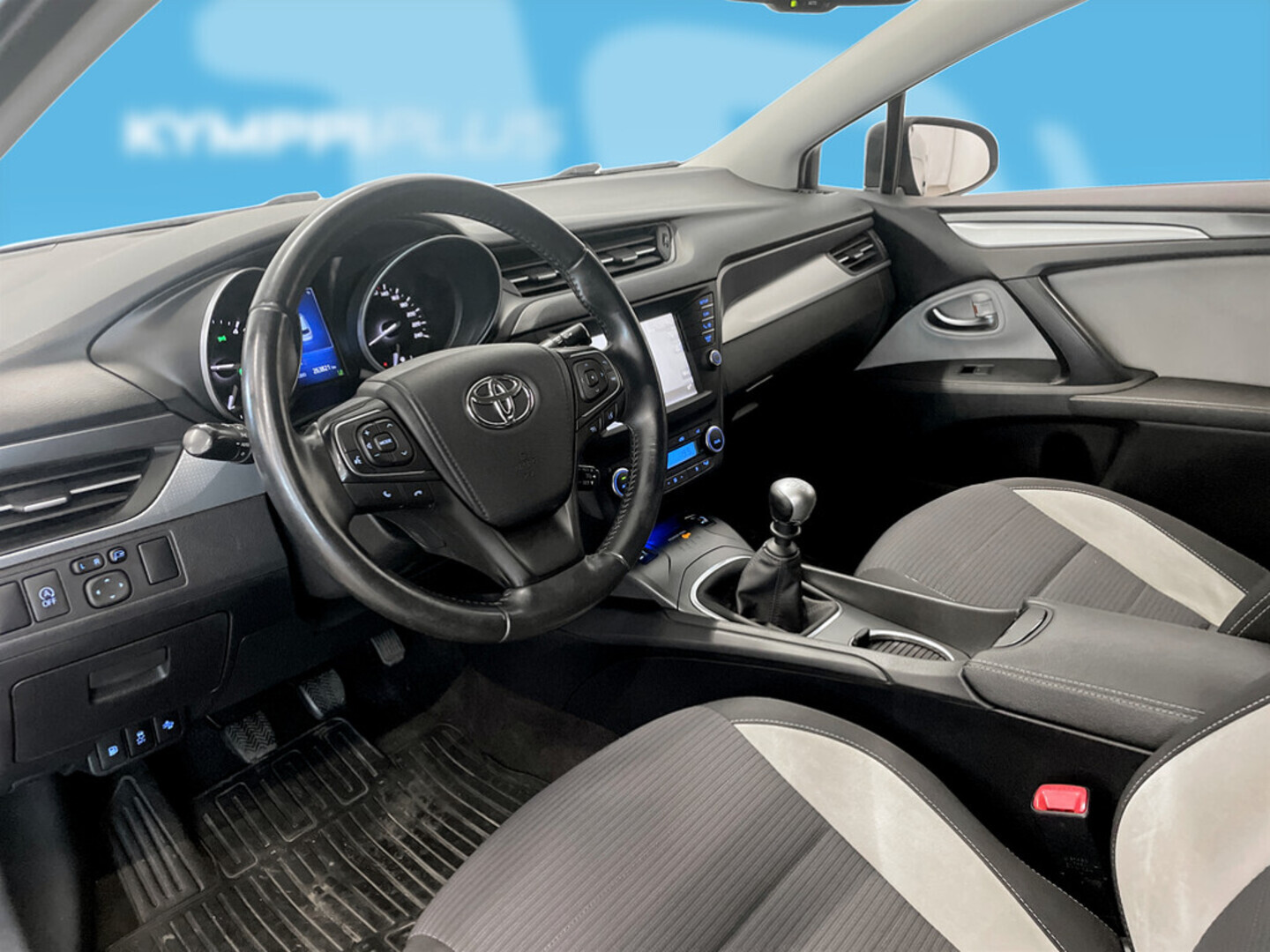 TOYOTA Avensis 2015