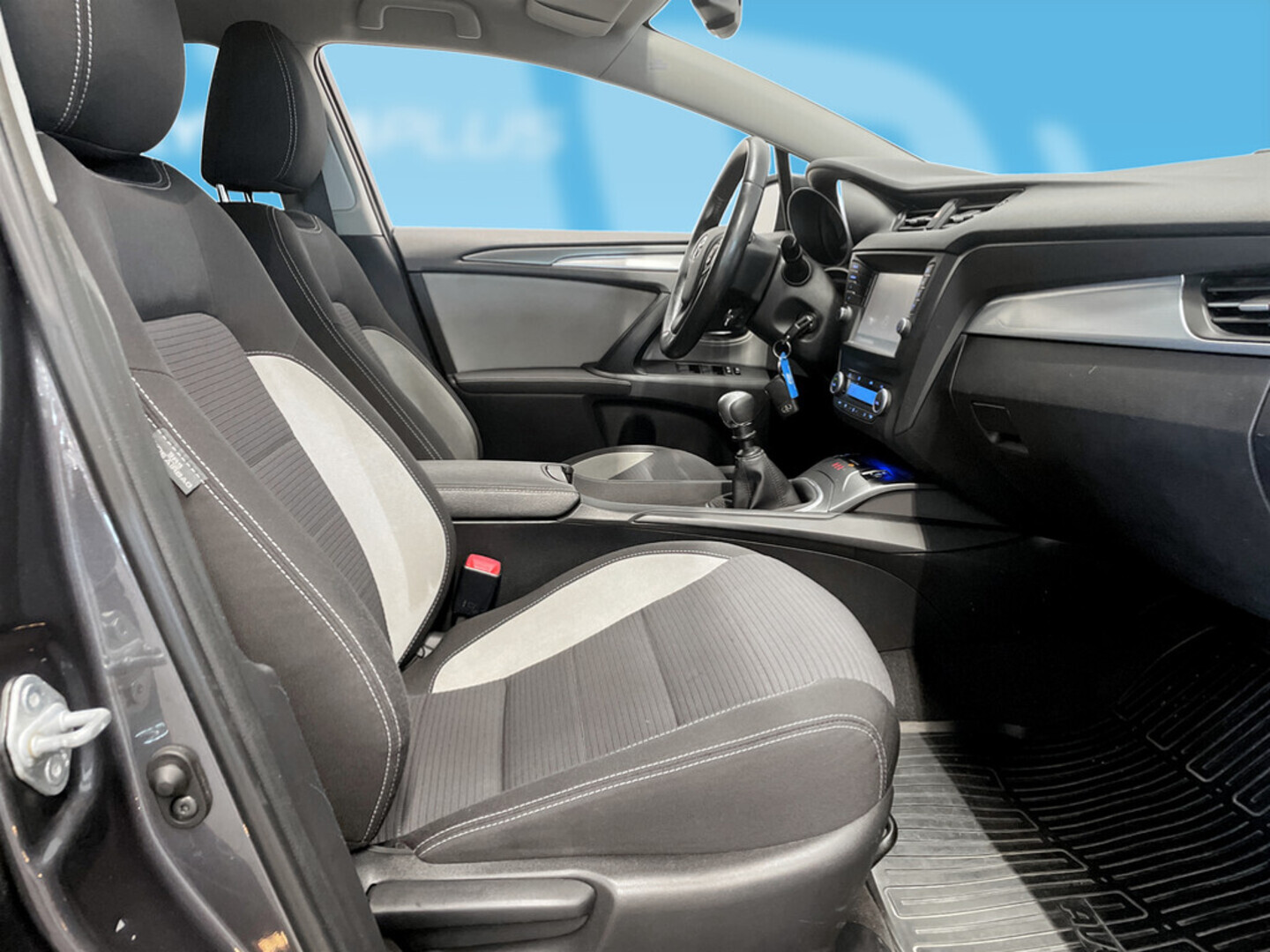 TOYOTA Avensis 2015