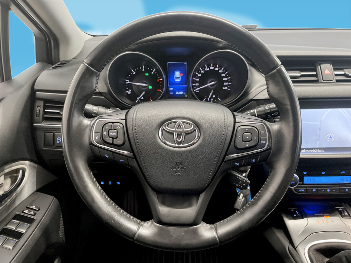 TOYOTA Avensis 2015
